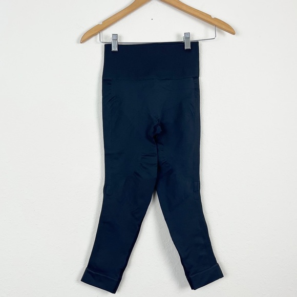 lululemon athletica Pants - Lululemon Black Crop Seamless Leggings Size 4